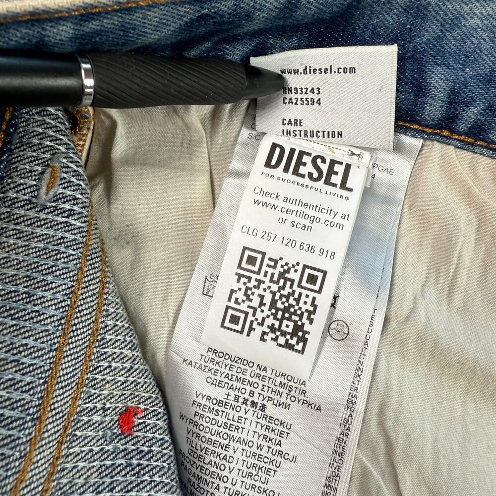 Diesel D-Ark-S5 Women’s Jeans Size 27 – Premium Straight-Leg Denim – NWT $1195 - Picture 11 of 15